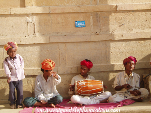 Little boys singing Frere Jacques at Gadisar Lake