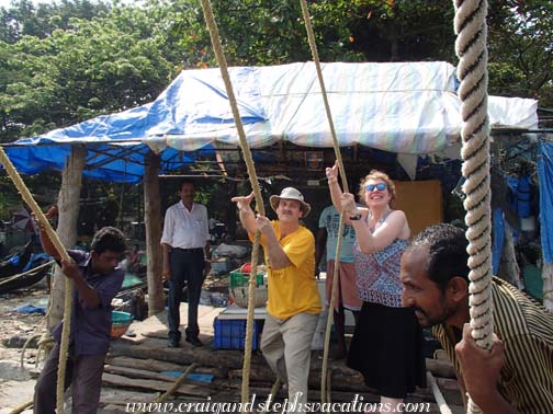 Operating the Chinese fishing nets, Fort Kochi