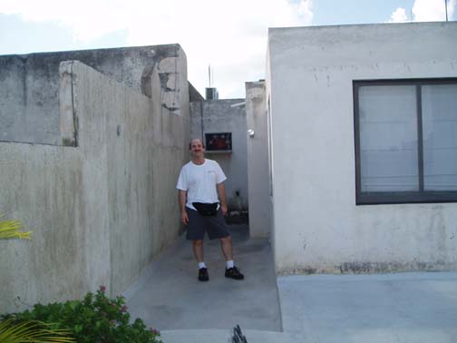 Cat on the roof deck, Luz en Yucatan