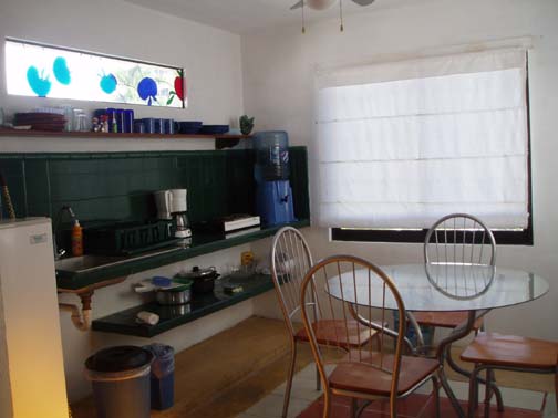 Kitchenette, Casa de los Dioses