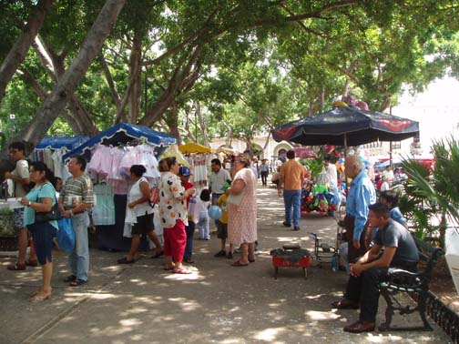 Zocalo, Merida en Domingo