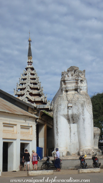 Entrance to Shwezigon Pagoda