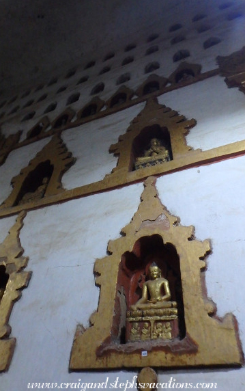 Niches on the corridors of Ananda Temple