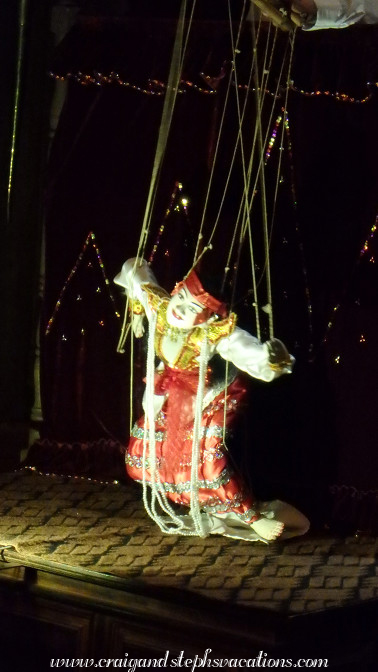 Marionette performance at Shwe Bagan Restaurant