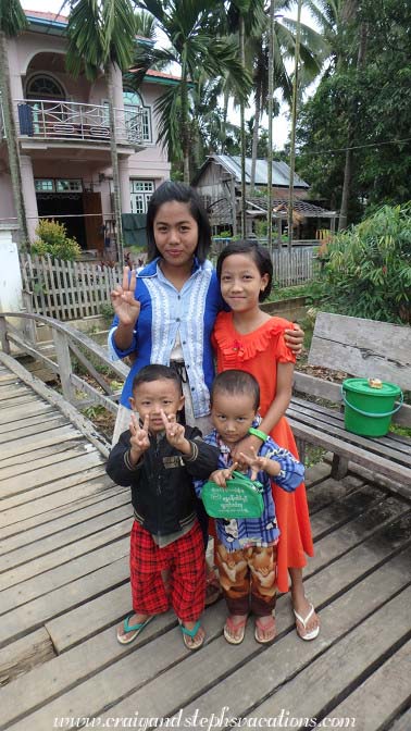 Family we befriended while waiting for the broken down tuk-tuk