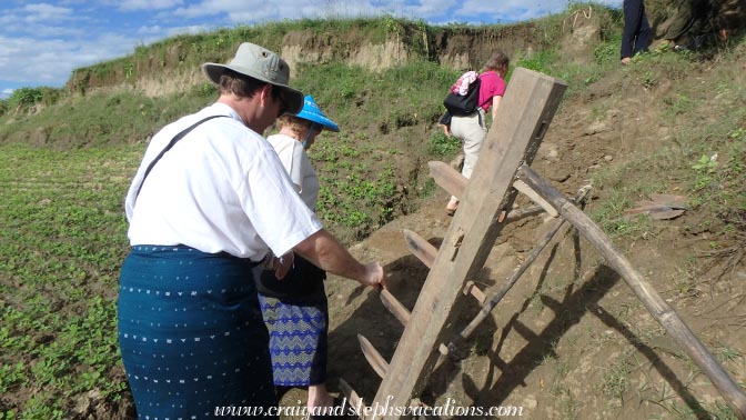 Climbing up teh steep bank to Shwe Lat Pan Village