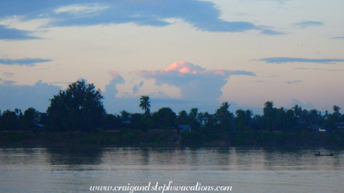 This cloud formation reminds us of Roger Dean artwork