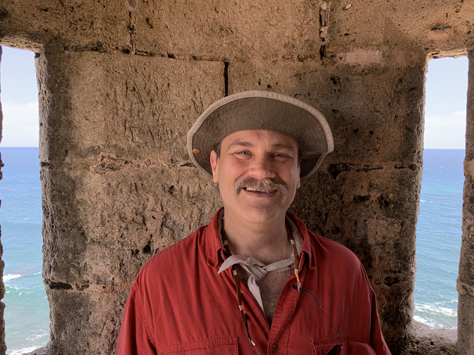 Craig in a sentry box, Castillo San Cristobal