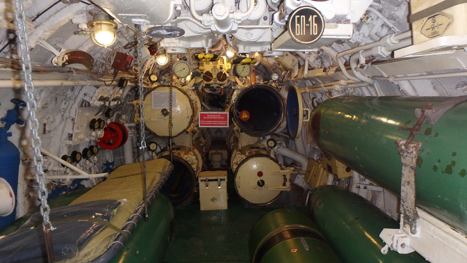 Torpedo tubes and torpedoes at the fore of the C-189