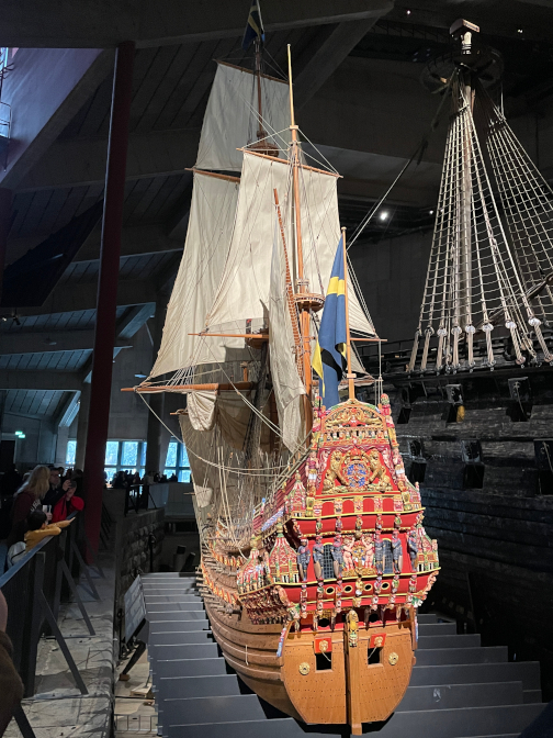 Scale model of Vasa in her original colors