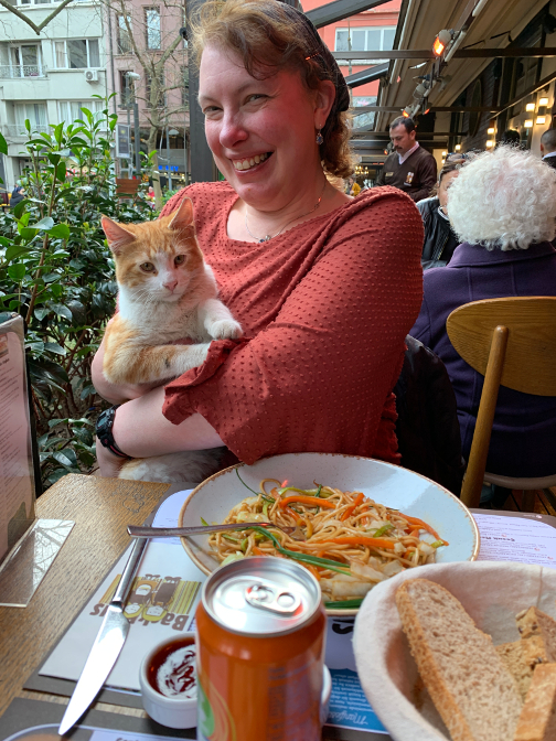 Enjoying a late lunch at Backhaus #kedi