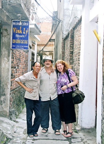 Our host in Bat Trang (Photo courtesy of Cuong)