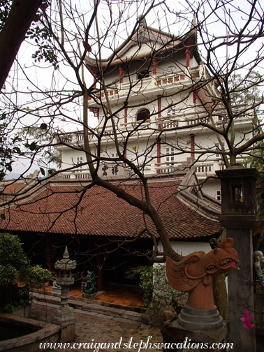 Nha Tuong Van - The House of Good Omen