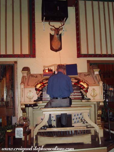 Organist, Organ Piper Pizza